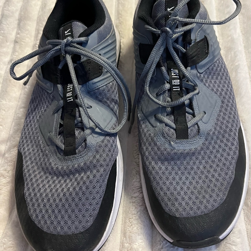 Nike Gray And Black Sneakers With Breathable Mesh And Cushioned Soles